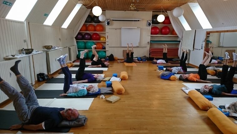 Yoga i salen