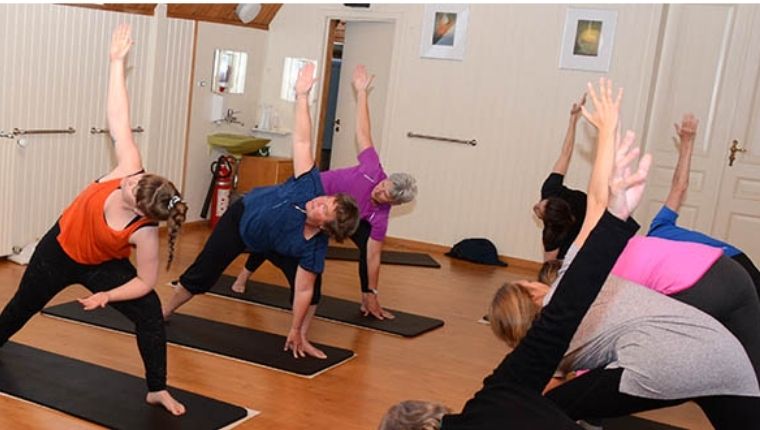 Yoga i salen